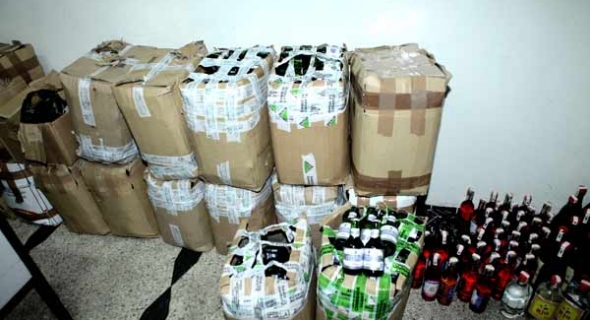 هاهو حصل… الدرك الملكي يطيح بمروج خطير ويحجز مخدرات وكوكايين وخمور  بمستودع داخل منزل خراب -التفاصيل-