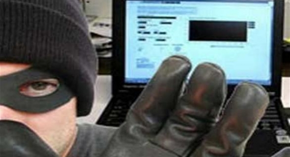 هدشي كثر بزاف… الدرك الملكي يطيح بخمسة شبان يبتزون ضحاياهم عبر الانترنيت ويهددونهم بنشر فيديوهات خليعة مقابل الأموال