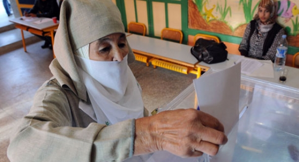 سقطت الأقنعة و لم يتغير شيء زعماء الأحزاب السياسية يختارون الأقارب و الزوجات و الأبناء و الديمقراطية شعار في واد