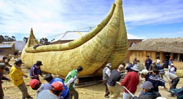 قارب خيزران يعبر المحيط الهادي في “رحلة تاريخية”