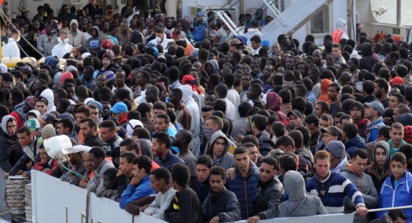 عوتاني شوية وتكون فاجعة … إنقاذ أزيد من 250 مغربي في عرض المتوسط، والسلطات الإيطالية تمنحهم سبعة أيام للمغادرة
