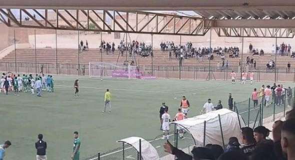 لجنة التحكيم تعلن قراراها و  تحسم جدل إستعانة حكم بكاميرا صحفي لاحتساب هدف في مقابلة الاتحاد الوجدي والراسينغ البيضاوي