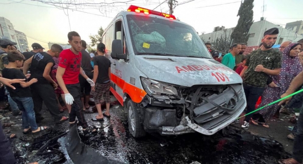 إسرا.ئيل خاصها سبيطار الحماق!… جيش الا.حتلال يقصف بعشوائية محيط أكبر مستشفى بغز.ة ومدرسة مملوءة بالنا.زحين الفلسط.ينيين
