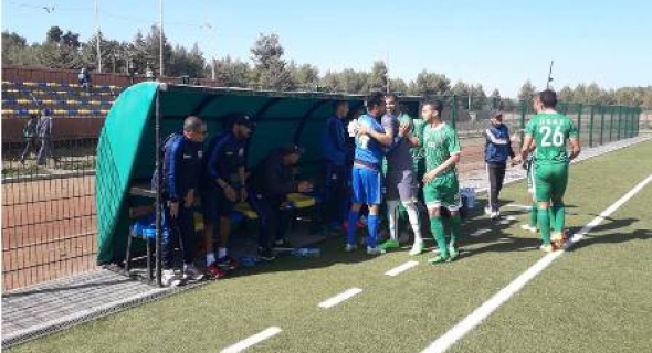 الحكم يخلق الحدث ويضيف 10 دقائق وقت بدل ضائع ويضيع الفوز على اتحاد أزيلال وسرقة هاتف رئيس الفريق
