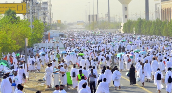 بالصور …مليونين من حجاج بيت الله الحرام ينفرون من عرفة إلى مزدلفة
