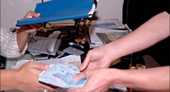 هل ستطيح تهمة الرشوة بأول عون سلطة بأفورار بعد قانون التعمير الجديد ؟!