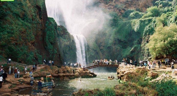 هدشي ماشي معقول… فوضى عارمة بالمنتزه السياحي لشلالات اوزود تستدعي التدخل لردع المخالفين