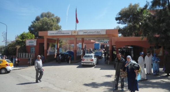 برافو عليه… مدير المستشفى الجهوي يمنع استغلال سارة ورجاء اتركوا سارة تعيش بسلام ولماذا تفرقون بين المشردين فهناك سارات اخريات داخل المستشفى