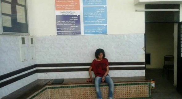 خطير..بعد محاولتها قتل حاضنتها.. المتشردة “سارة” تقتحم المركب الاجتماعي وتكسره والأمن يدخل على الخط