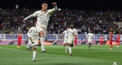 بالفيديو… النجم كرستيانو رونالدو يبدع من جديد ويسجل “هاتريك” ويعيد فريقه النصر لصدارة الدوري السعودي