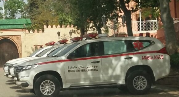 ولاية جهة بني ملال خنيفرة ومجلس الجهة يشرفان على توزيع سيارات اسعاف وسيارات النقل المدرسي على بعض الجماعات