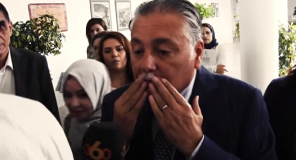 واالخلعة تلقي مني ..بالفيديو..نبيل بن عبد الله أمين عام حزب التقدم والاشتراكية صم بكم بعد بلاغ القصر
