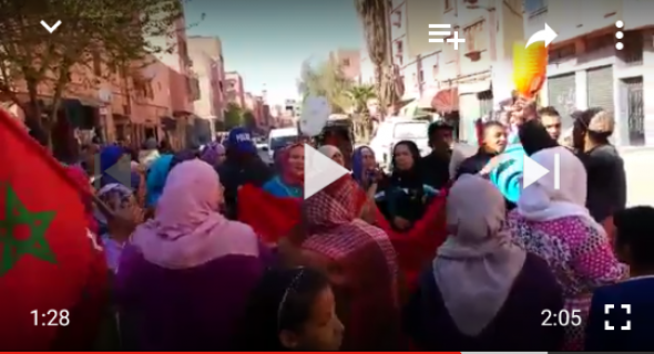 عاجل وبالفيديو … قطع مياه سقايات يخرج الساكنة للاحتجاج ونساء يرفعن شعارات مزلزلة ضد المسؤولين والمجلس الجماعي لبني ملال