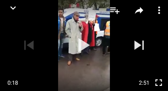 مهنيو سيارات الاسعاف يقصفون عامل خريبكة ويصرخون :” لعامل مخبي بين الحيوط ومابغاش يهضر معانا”=فيديو=