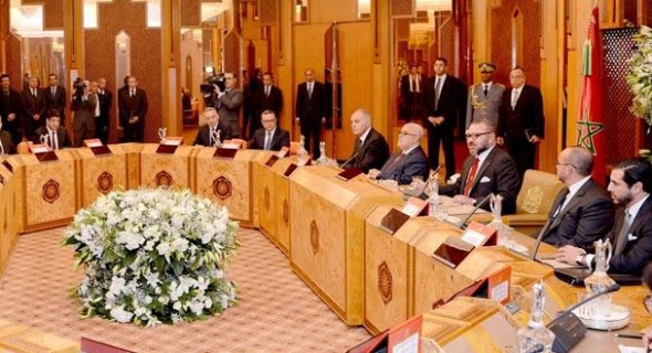 الملك يترأس بالدار البيضاء جلسة عمل خصصت لمشروع خط أنابيب الغاز الرابط بين نيجيريا والمغرب