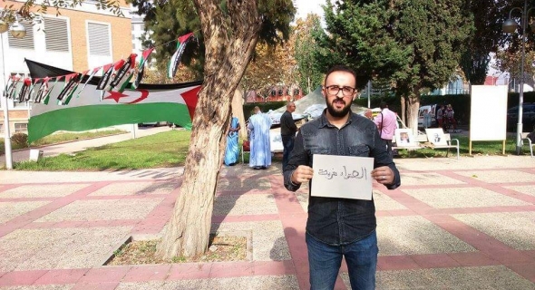ها لمغاربة لحرار..دكتور ملالي يرفع “الصحراء مغربية” في وجه اعتصام لمحسوبين على البوليساريو داخل جامعة باسبانيا ويحرج الدبلوماسية المغربية-الصورة-