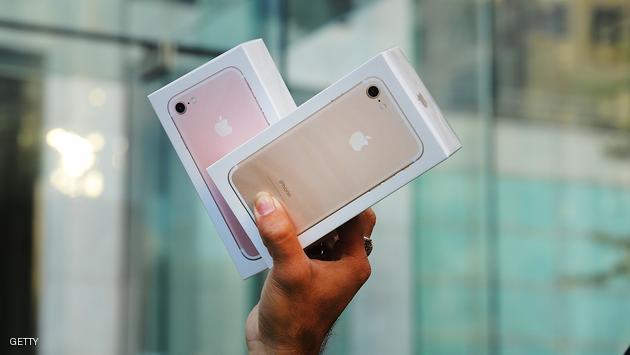 NEW YORK, NY - SEPTEMBER 16: One of the first customers to buy a new iPhone walks out of an Apple store in Manhattan on September 16, 2016 in New York City. People around the globe waited in long lines to be among the first to purchase both the iPhone 7 and the iPhone 7 Plus. The phones offer longer battery life, faster browsing, a better camera and do not have a traditional headphone jack. (Photo by Spencer Platt/Getty Images)