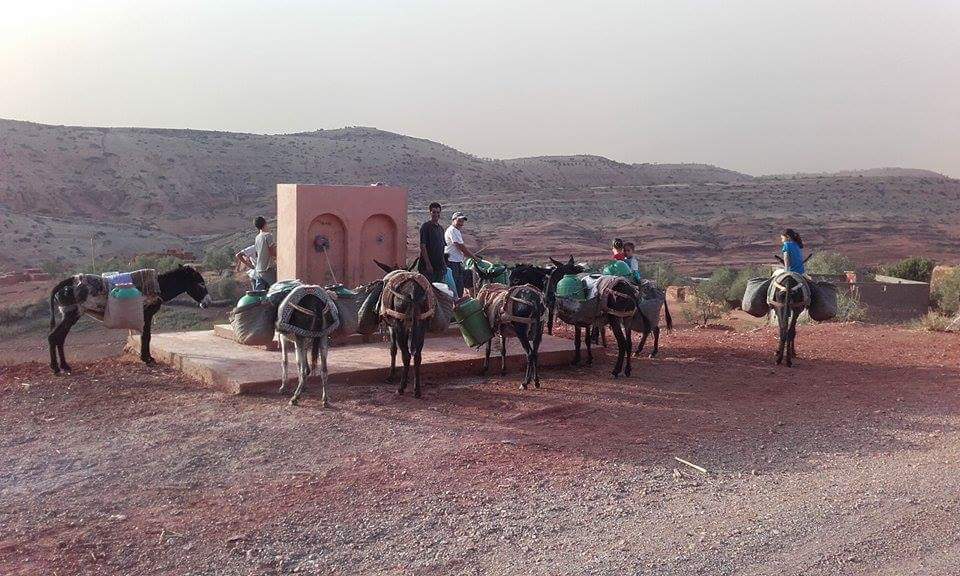 صورة معبرة تشعل الفيسبوك وتكشف الوجه الآخر لمغرب 2016