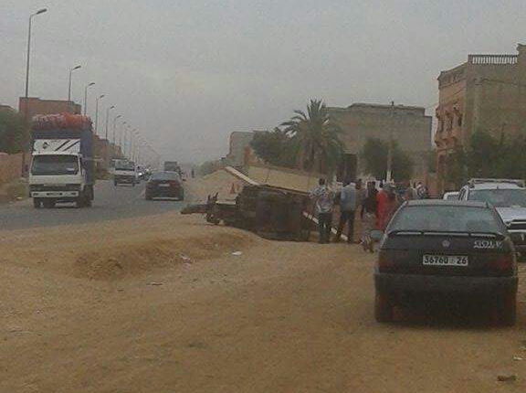 فلتنا من فاجعة …انقلاب “تريبورطور” ونجاة ركابه بأعجوبة -الصورة –