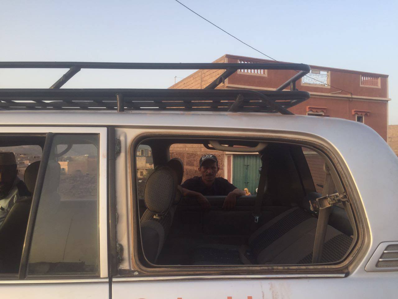 انتخابات اخر زمن …نبيل بن عبد الله يلتجأ للقضاء بعد موقعة “أزيلال” بين الكتاب والتراكتور