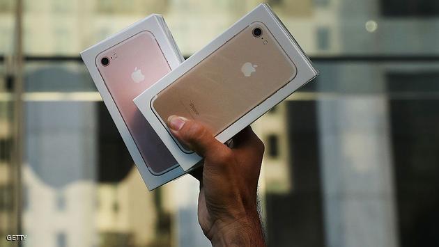 NEW YORK, NY - SEPTEMBER 16: One of the first customers to buy a new iPhone walks out of an Apple store in Manhattan on September 16, 2016 in New York City. People around the globe waited in long lines to be among the first to purchase both the iPhone 7 and the iPhone 7 Plus. The phones offer longer battery life, faster browsing, a better camera and do not have a traditional headphone jack. (Photo by Spencer Platt/Getty Images)