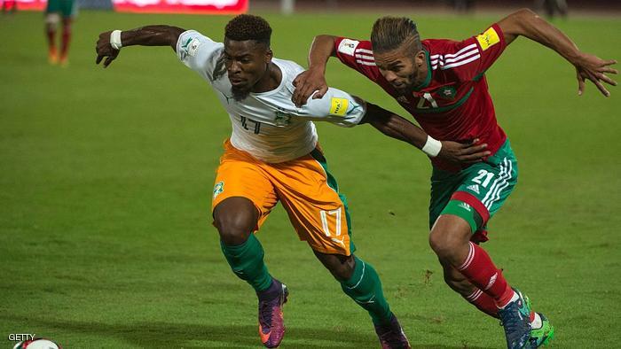 Morocco's Carcela Ganzalez Mehdi vies for the ball with the Ivory Coast's Aurier Serge (white) during the match Morocco VS Ivory Coast for the World Cup 2018 qualifer in Marrakech on November 12, 2016. / AFP / FADEL SENNA (Photo credit should read FADEL SENNA/AFP/Getty Images)