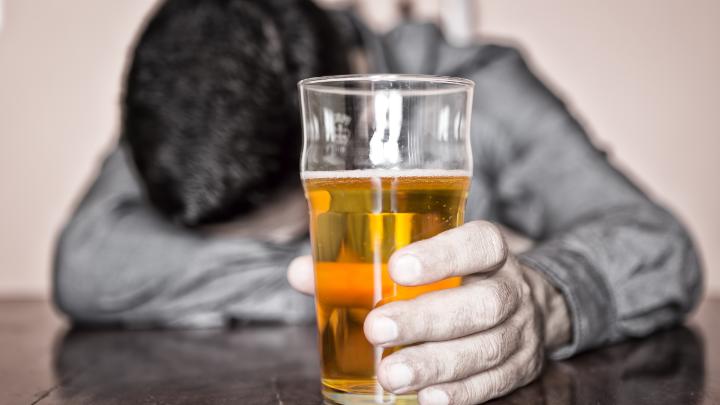 دراسة: الكحول يتسبب بإصابة أكثر من 700 ألف شخص سنويا بالسرطان