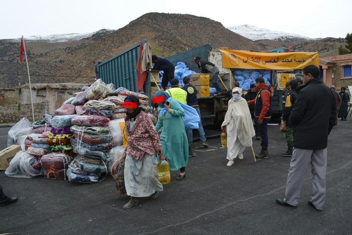 قافلة محمد الخامس تستمر في توزيع المساعدات بأعالي جبال أزيلال و تحط الرحال في مرحلتها الرابعة بجماعة أنركي