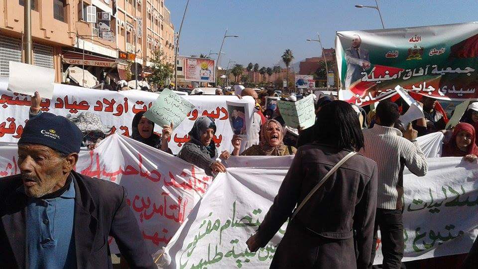 بالفيديو… سلاليو و سلاليات اولاد عياد ببني ملال غاضبون و مسيرة تجوب المدينة