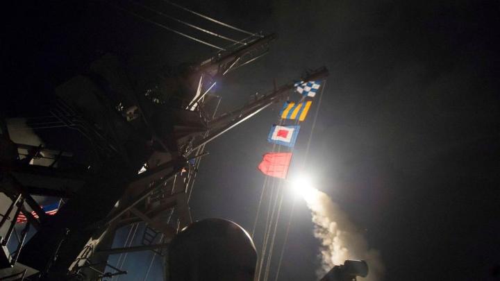 أمريكا ترد على الهجوم الكيميائي لنظام الاسد وتقصف قاعدة سورية ب59 صاروخ توماهوك وغليان بروسيا