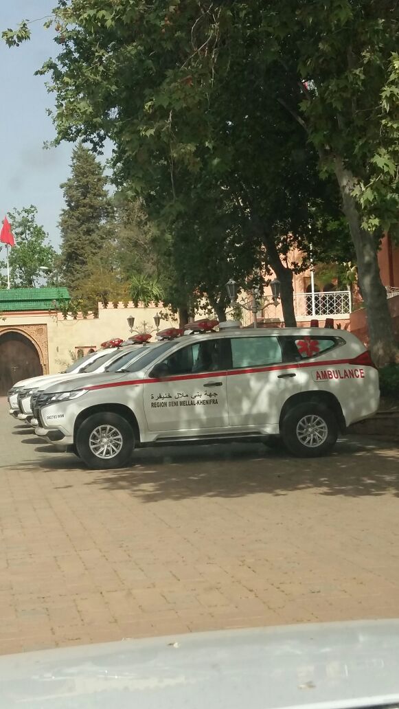 ولاية جهة بني ملال خنيفرة ومجلس الجهة يشرفان على توزيع سيارات اسعاف وسيارات النقل المدرسي على بعض الجماعات