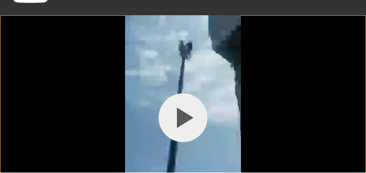 بالفيديو… شاب يتسلق عمود بالحسيمة ويهدد بالانتحار والأمن والوقاية يسارعان لانقاذه