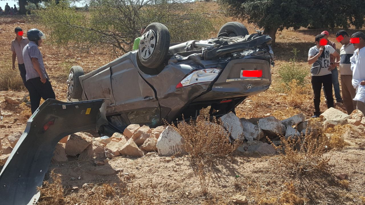 انقلاب سيارة على مشارف جبال أزيلال ونجاة ركابها بأعجوبة