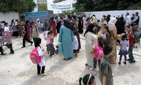 آباء و أولياء تلاميذ يطالبون المسؤولين ببناء وتجهيز حجرة للتعليم الأولي بمدرسة المنظر الجميل أفورار