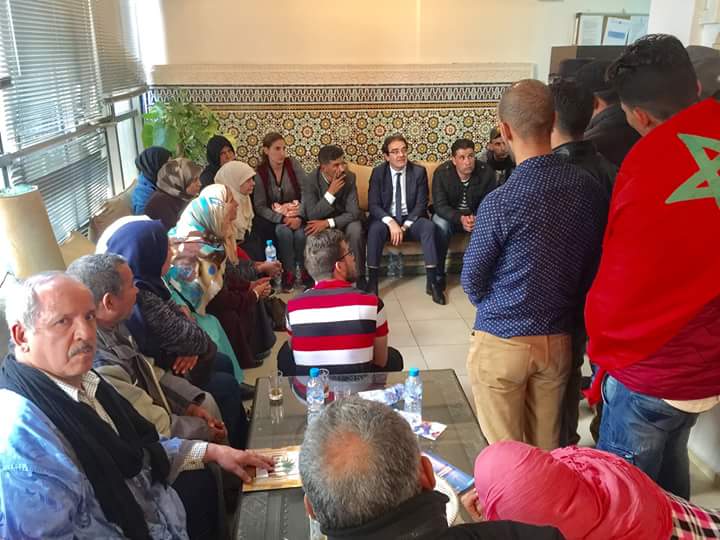 بعد احتجاجاتهم… الوزير بن عتيق يستقبل عائلات المغاربة المحتجزين بليبيا بمقر الوزارة