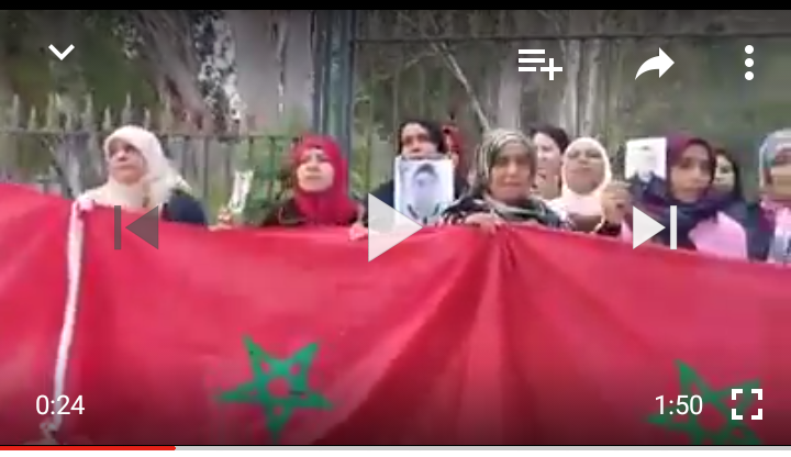 بالفيديو… عائلات المحتجزين بليبيا يحتجون أمام وزارة الخارجية ويطالبون باعادة أبنائهم
