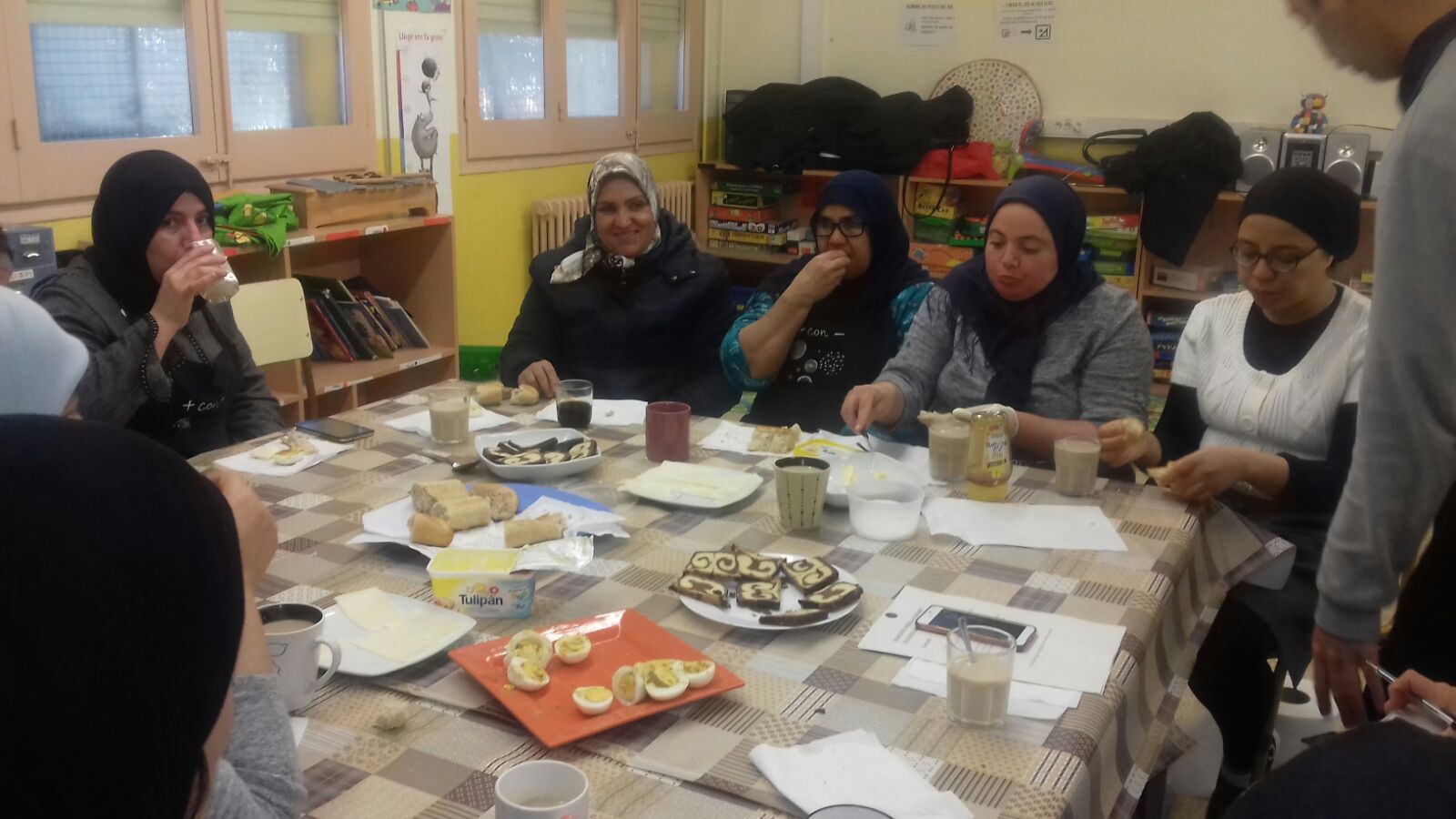 حساني نورا عضوة المجلس الاقليمي لازيلال تزور جمعية النساء المغربيات الروكتاس ببرشلونة 