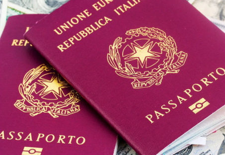 حتا هما عندهم تخلويض… الأمن الإيطالي يعتقل شرطي باع 400 جواز سفر للمغاربة