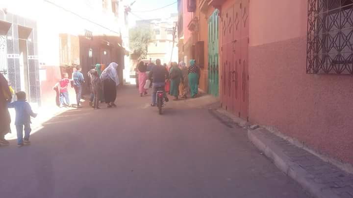 “العطش” والطريق يخرجان نساء تمجوط في مسيرة على الأقدام في اتجاه عمالة أزيلال