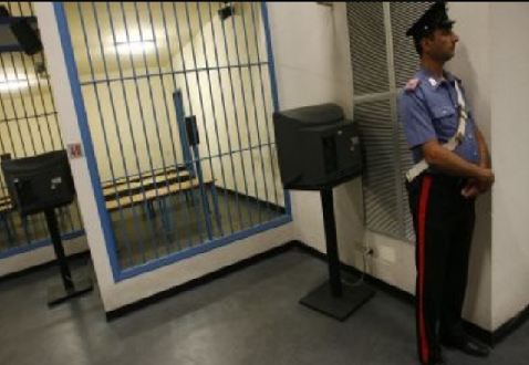 مآساة… العثور على مهاجر مغربي مشنوقا داخل زنزانته بالسجن بايطاليا