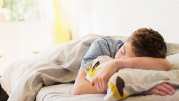 نصيحة للآباء… شجعوا أبناءكم في مرحلة المراهقة على النوم لساعات أطول وهذه هي الفوائد