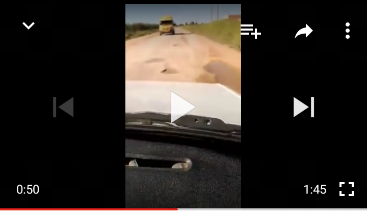 بالفيديو… أصحاب السيارات يفضحون طريق كارثية بين اولاد يوسف واولاد سعيد