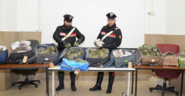 الشرطة الإيطالية تعتقل مهاجر مغربي بحوزته كمية هائلة من الحشيش