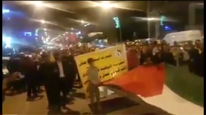 بالفيديو… مسيرة الشموع لنقابة الكدش تجوب شوارع بني ملال وتطلق مدفعيتها في اتجاه الحكومة
