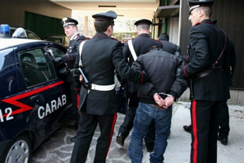 حصل من بعد 16 سنة من الفرار… الأمن الإيطالي يعتقل مهاجر مغربي خطير متورط في جريمة قتل شرطي بمراكش!