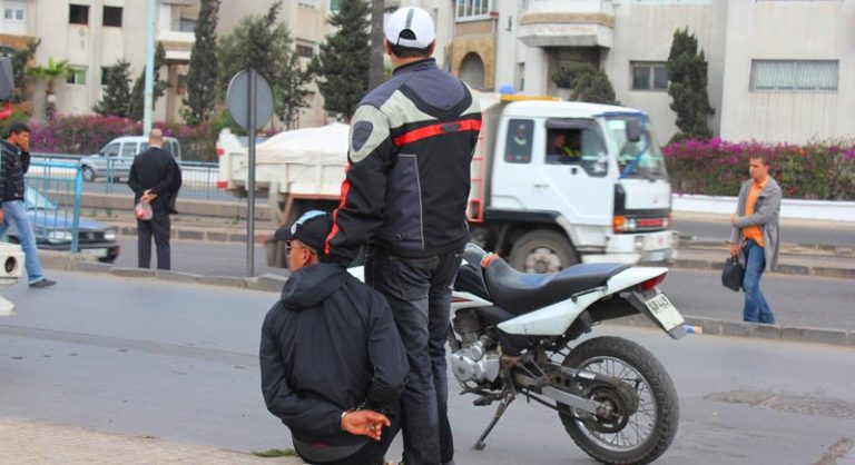 برافو وها وحدين حصلو… صقور بني ملال يطاردون دراجة نارية يقوم أصحابها ب “كريساج” المواطنين وهذه تفاصيل ماوقع! 