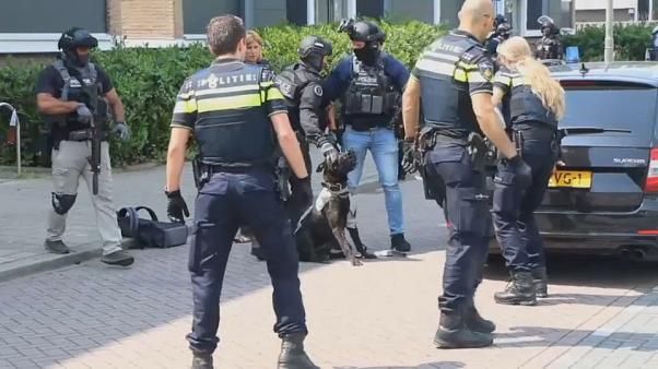 صيد ثمين… الأمن الهولندي يعثر على مليار ونصف وأسلحة نارية ومخدرات بحوزة مهاجر مغربي