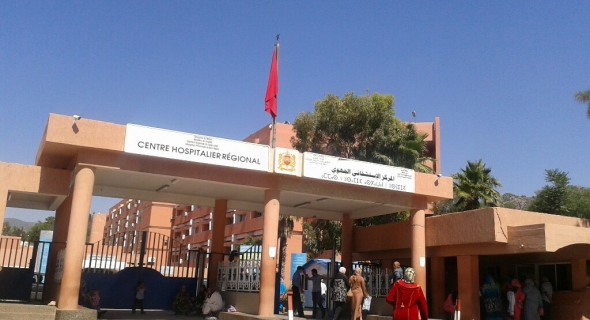 احتجاج مواطنين على غياب الشواهد الطبية داخل المستشفى الجهوي ببني ملال