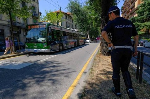 الله يرحمو… مهاجر مغربي عمره 65 سنة يلقى مصرعه دهسا بحافلة بالقرب من قنصلية المغرب بايطاليا