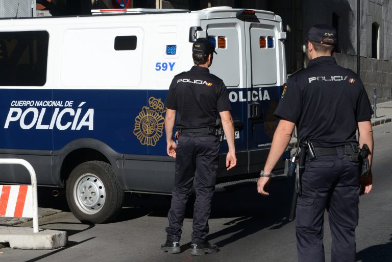 الشرطة الاسبانية تعتقل مهاجر مغربي اعترض فتاة قاصر بحديقة واغتصبها بالقوة